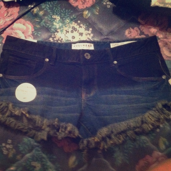 Pacsun bullhead denim shorts.