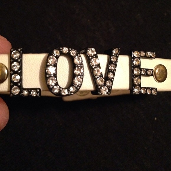 A bracelet - Picture 3 of 3