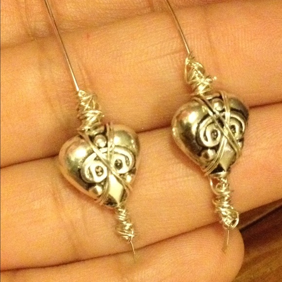 🌀🌀 Beautiful Silver Heart Earring 🌀🌀 - Picture 2 of 4