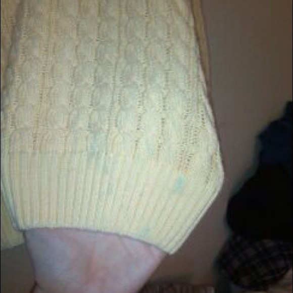 ❌ON HOLD❌ Thick yellow comfy sweater - Picture 3 of 4
