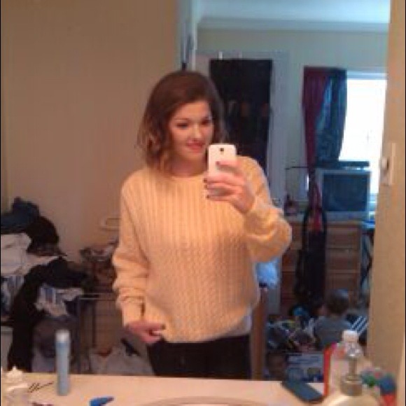 ❌ON HOLD❌ Thick yellow comfy sweater - Picture 4 of 4