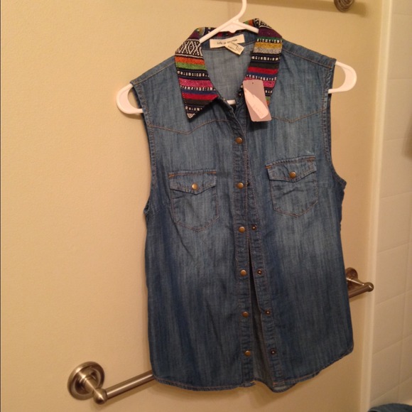 Traded 💕🎀Denim button up with patterned detail - Picture 1 of 3