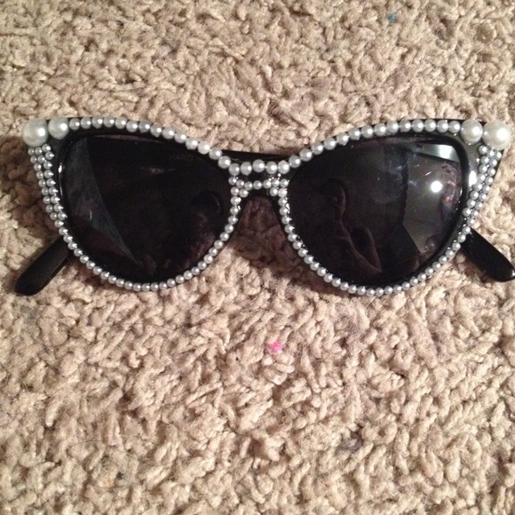 SALE! Pearled Sun glasses
