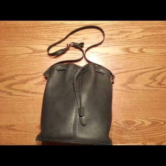 NWOT cross-body sinch Coach handbag, black