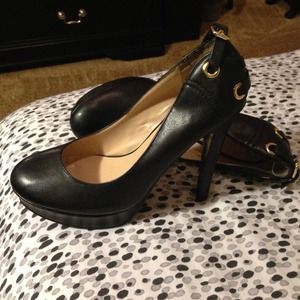 Almost new Guess heels.