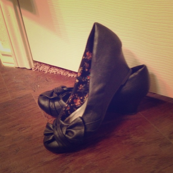 ✨🌀super cute Bow*tie wedges💋