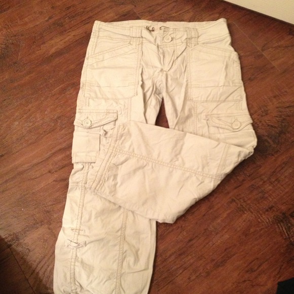 🚫SOLD🚫 Hollister capris! Super cute! 👍