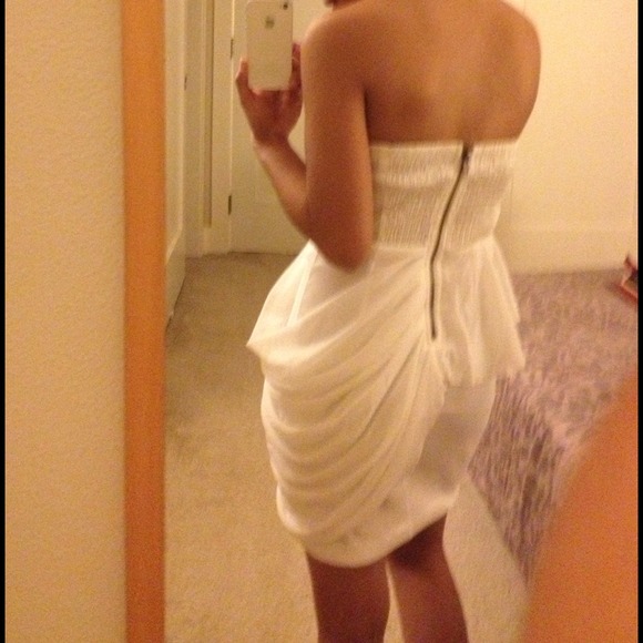NWT White asymmetrical sweetheart dress - Picture 3 of 3