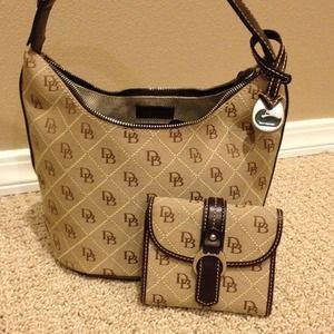 💥REDUCED💥Dooney & Bourke handbag w/ wallet!