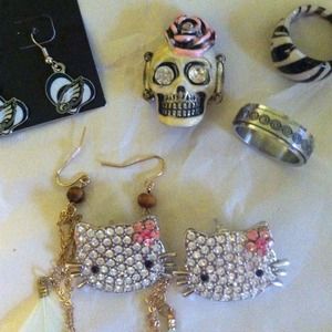 🌸💀PinkFlower Skull Ring🌸💀 +HelloKitty Earrings