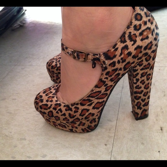 Leopard print pumps - Picture 1 of 3