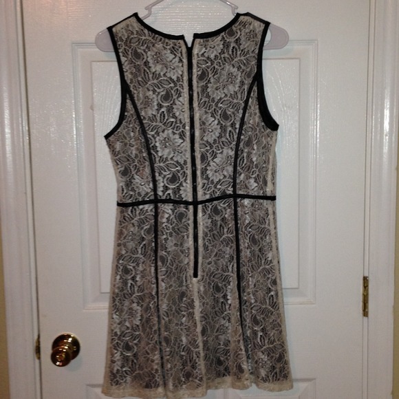 🚫SOLD Lace dress🚫 - Picture 3 of 3