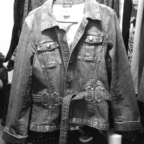 Jean jacket - Picture 1 of 3