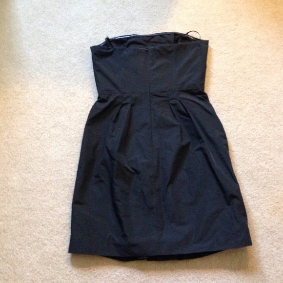 BCBG MAXAZRIA STRAPLESS WITH RUFFLE FRONT DETAIL - Picture 2 of 3