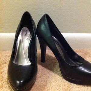 Perfect black pump