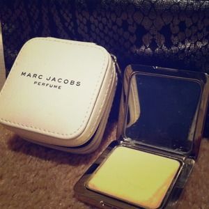 Solid perfume compact