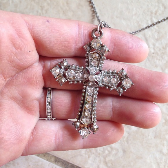 A necklace - Picture 3 of 3