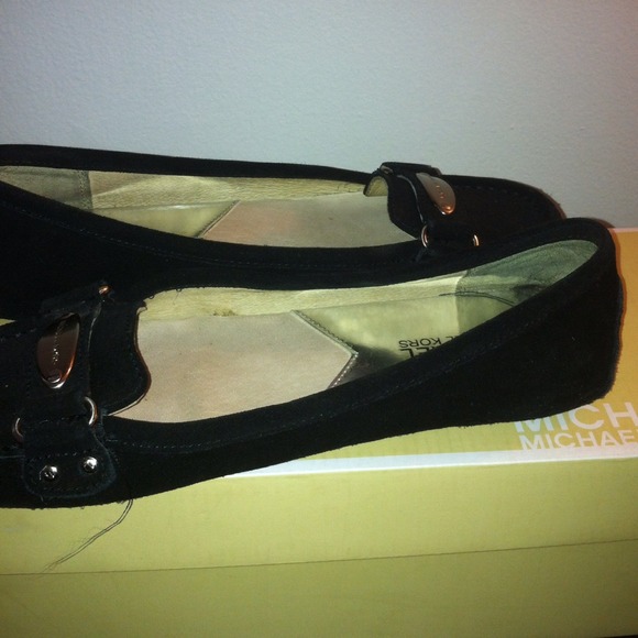 SOLD 📦Authentic MK suede flats 🌟