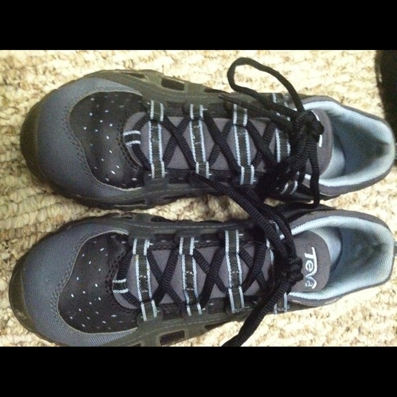 HOLD Teva sz 8 water resistant sport shoes