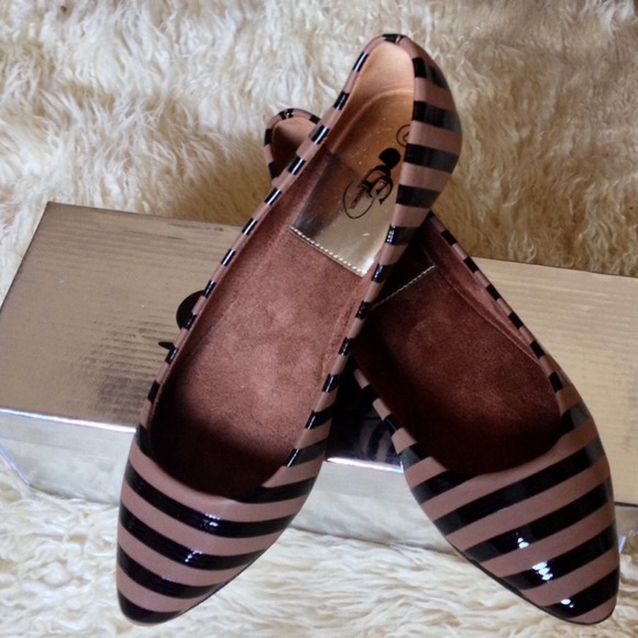 Taupe and black striped adorable flats from GC - Picture 3 of 4