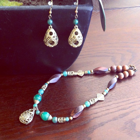 Emerald green with wooden accent
