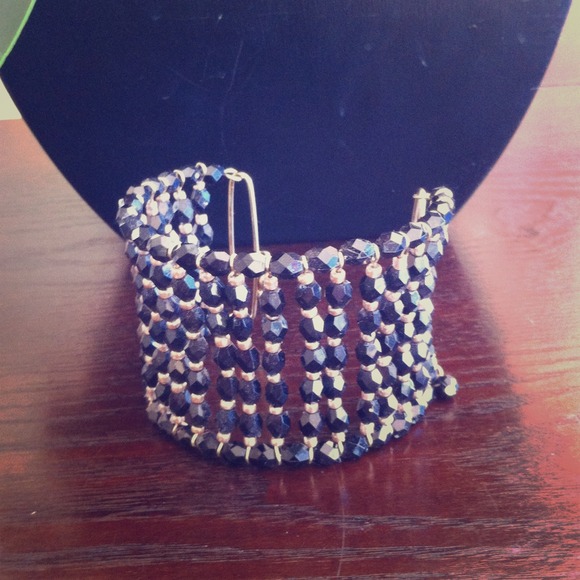 Black and gold eye candy
