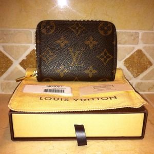 💢SOLD TO A FRIEND LOCAL💢Authentic Zippy Wallet