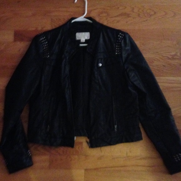 Black fux leather jacket 〰Price Negotiable〰