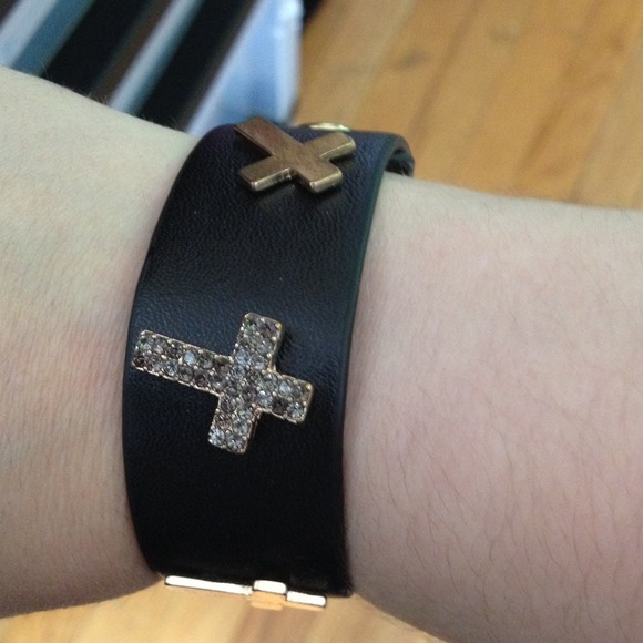 Cross leather bracelet