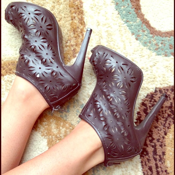 Brown peep toe heels!