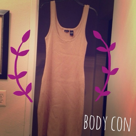 Body com tan sweater dress