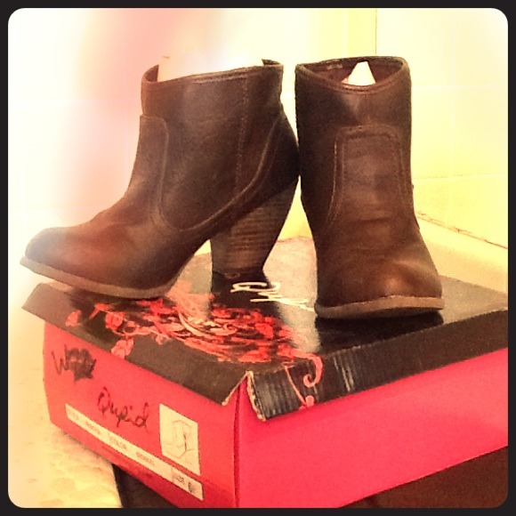 BROWN COLOR BOOTS!!!!