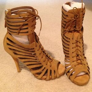 Collin Stuart Burnt Yellow Laces Sandals