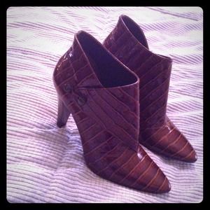 Gorgeous brown bootie heels,