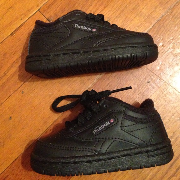 Infant Reebok Classic's - Black. Size 4C - Picture 2 of 3