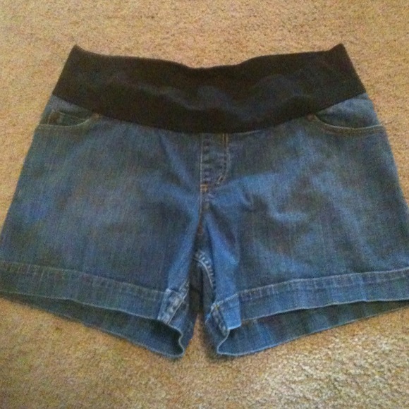 Maternity shorts
