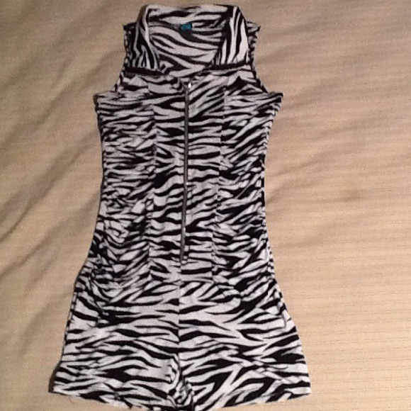 ROMPER WITH ZEBRA LINES