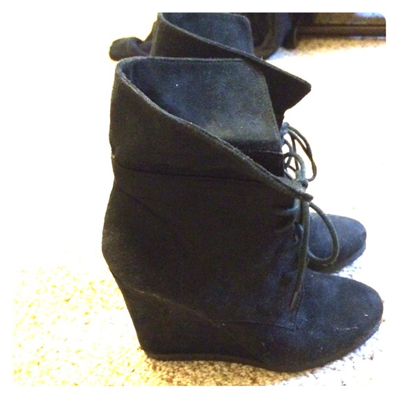 Everyday comfy black booties