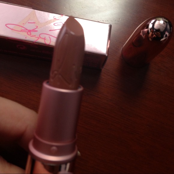 Rihanna- RiRi Nude Matte Lipstick *brand new*