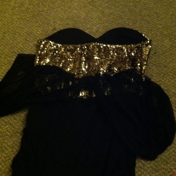 Gorgeous dress. Never worn. - Picture 3 of 3