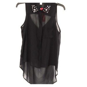 🎶New Detailed High- Low Cut out back Chiffon top.