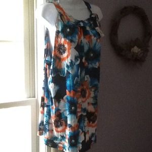 SOLD IN BUNDLE Beautiful flowered tank with bow