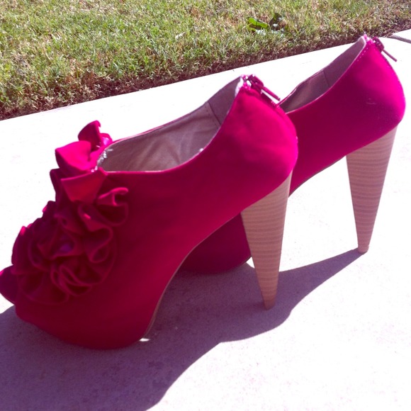Qupid Shoes - Fuchsia velvet platform heels.