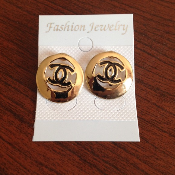 ❌Traded❌Cute fashion  earring