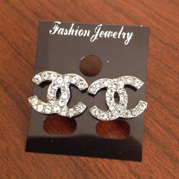 ❌Traded❌Fashion earring