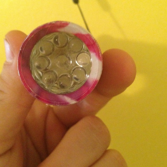 A mini flash light - Picture 3 of 4