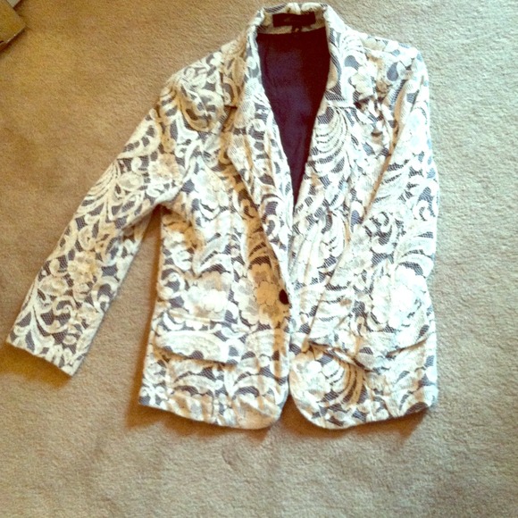 🔴SOLD🔴Lace blazer!