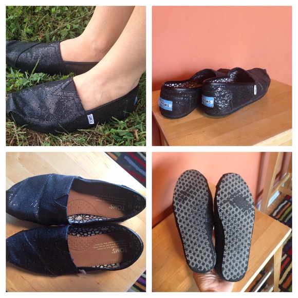 ⛔️SOLD⛔️ BRAND NEW Toms - black sequence - Picture 2 of 2