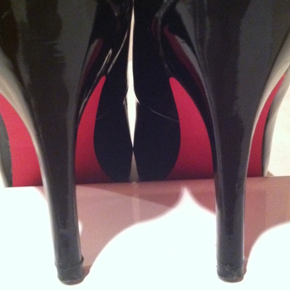 💐Bundled💐👠Black Patent Leather Red Sole Heels👠 - Picture 3 of 4