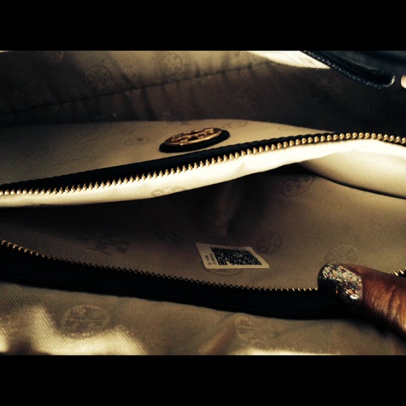 Authentic Robinson Top Handle Satchel *NO TRADE* - Picture 3 of 4